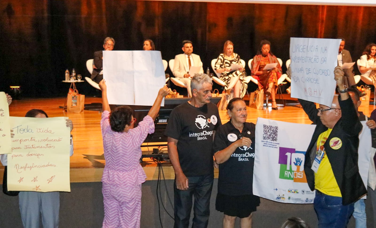 Movimentos sociais fazem ato na abertura do Medttrop 2025